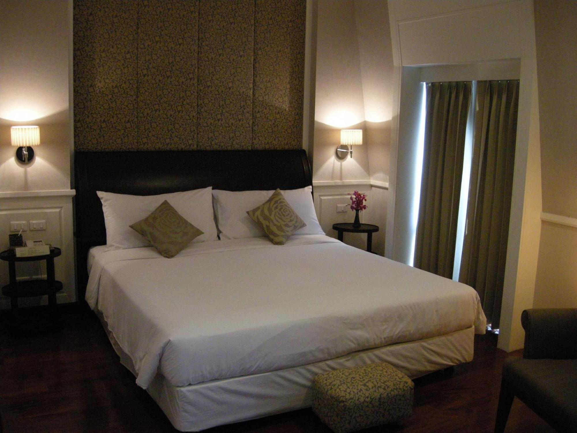 Khách sạn Aurum The River Place 4*