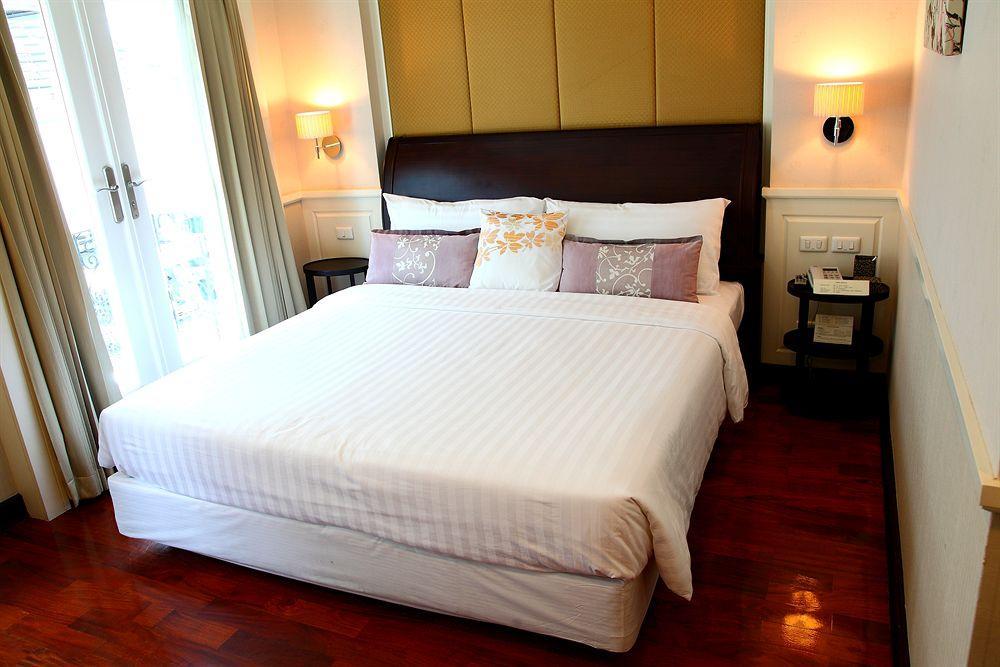 Aurum The River Place Khách sạn 4*