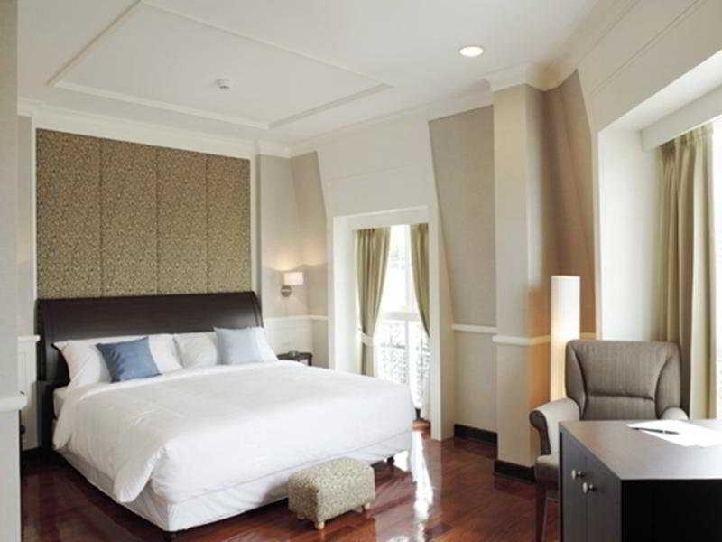 Aurum The River Place Khách sạn 4*