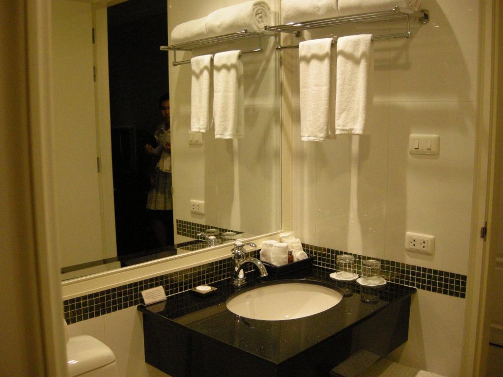 Aurum The River Place Khách sạn 4*