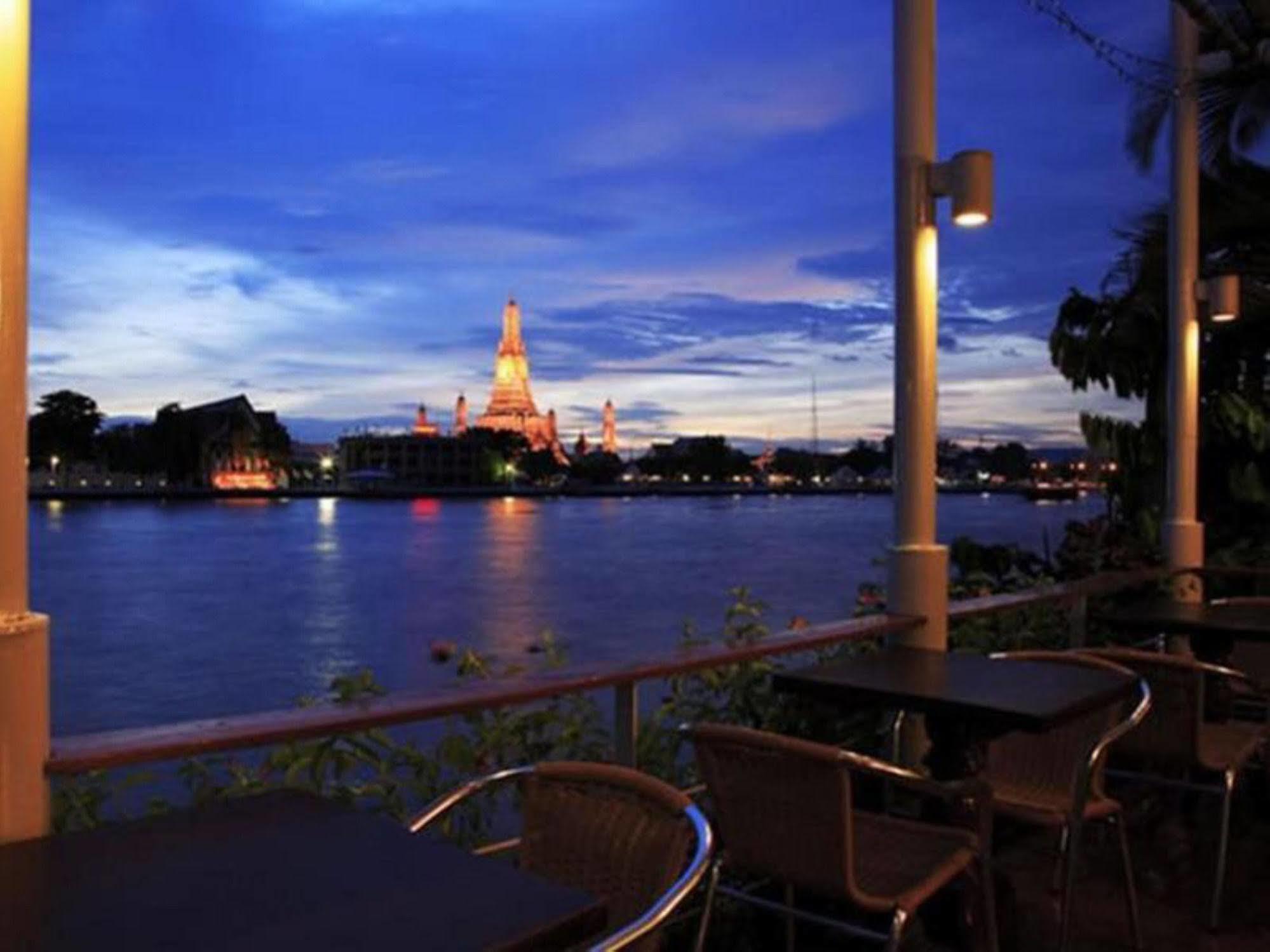 Aurum The River Place Khách sạn